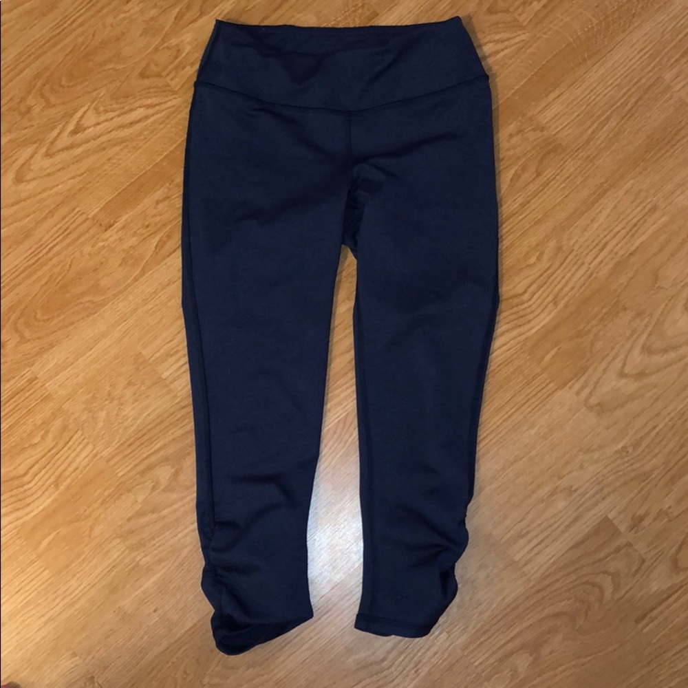 Cropped navy blue leggings
